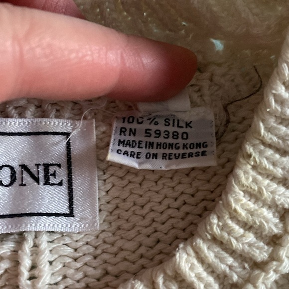 Vintage, 100% Silk Top - Picture 6 of 6